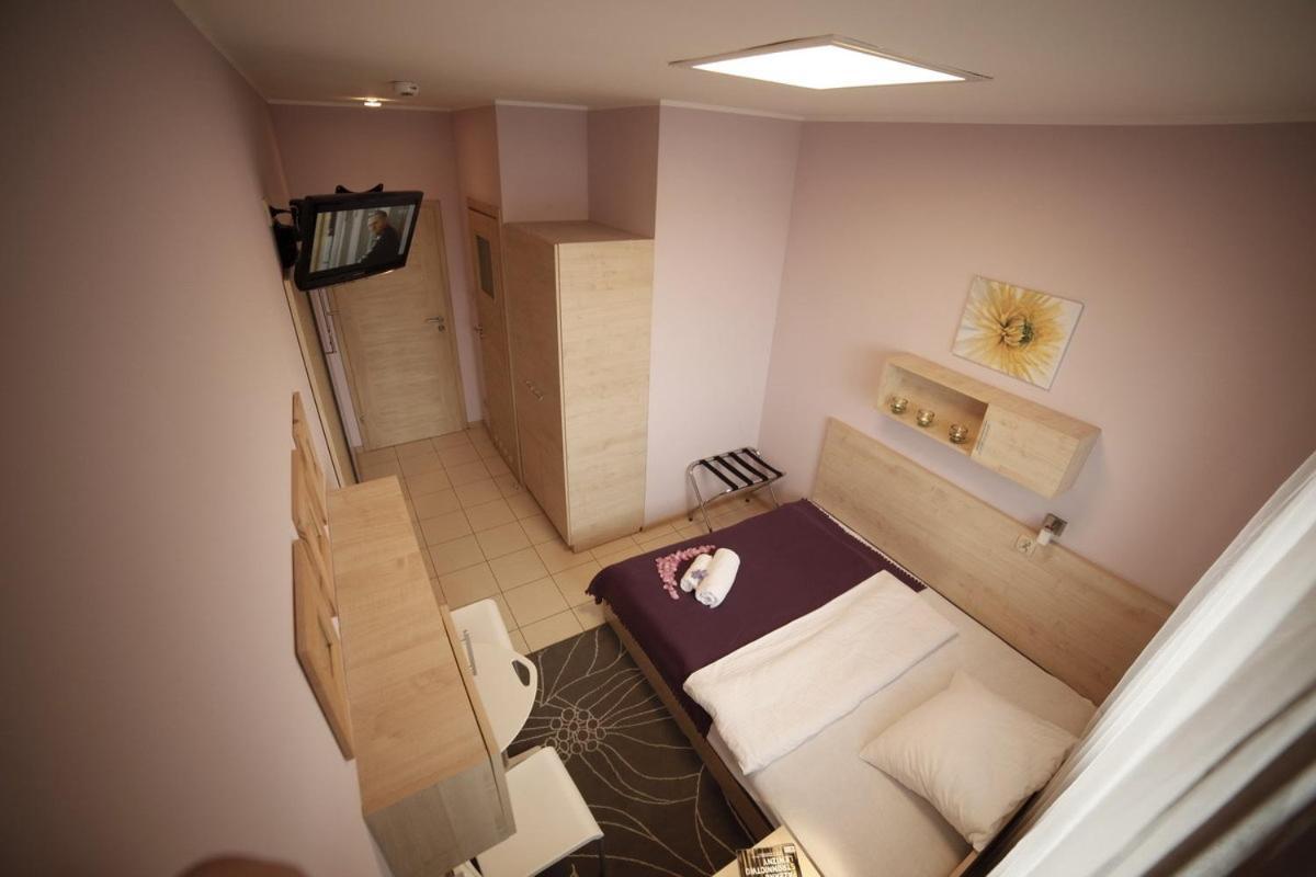 Standard Delegacyjny Bed & Breakfast Dąbrowa Górnicza Bagian luar foto
