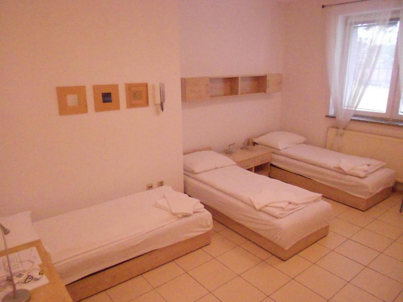Standard Delegacyjny Bed & Breakfast Dąbrowa Górnicza Bagian luar foto